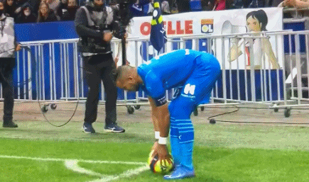 剑南春丨拜仁让二追六6-2逆转弗赖堡，奥利塞2射3传，卡尔传射