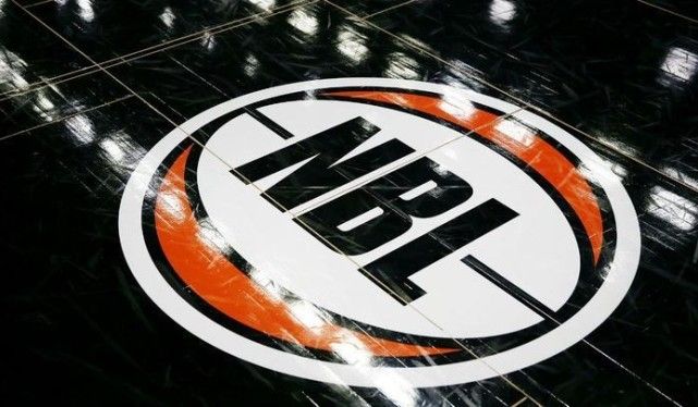 CBA：深圳男篮三分爆发 主场胜上海（CBA：深圳外线火力全开，主场力克上海）