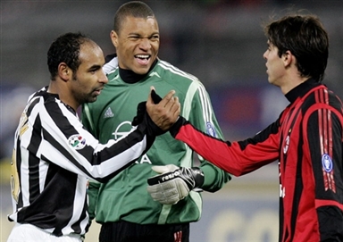 欧冠淘汰赛前瞻：巴萨客场挑战曼联,（欧冠淘汰赛看点：巴萨做客老特拉福德挑战曼联）