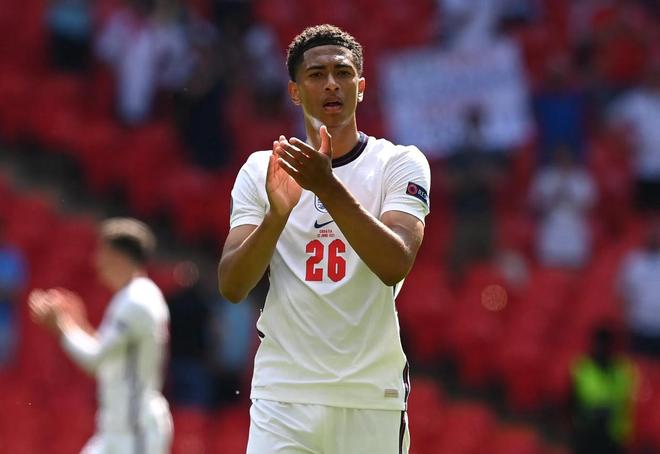 德媒：施洛特贝克在等待豪门，多特可能强硬应对拒绝低价出售（德媒：施洛特贝克静候豪门报价，多特态度强硬拒绝甩卖）