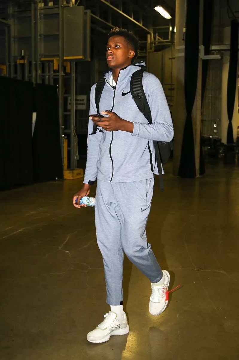 NBA球队战术解析：雄鹿防守策略调整,（雄鹿防守策略革新：NBA战术解读）