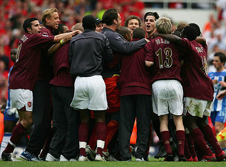 立竿见影，凯恩替补出场30分钟个人戴帽拜仁打进4球