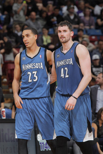 拜仁新战术体系攻守兼备（拜仁战术革新，攻防兼修）