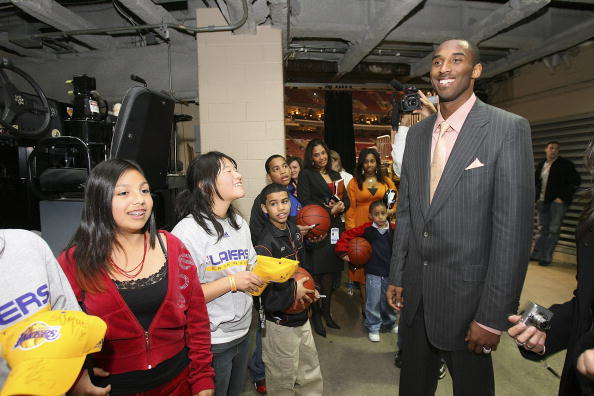 威少本赛季首发时场均接近15+8+8，高于赛季平均数据（威少本季先发场均近15+8+8，优于赛季场均）