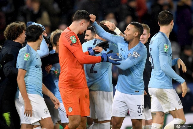 勇夺金靴，法比奥赛后社媒：感谢队友以及每位愿意相信我的人（法比奥加冕金靴，赛后社媒致谢队友与所有相信他的人）