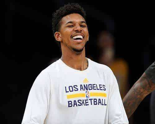 英超焦点战：阿森纳主场迎战切尔西,（英超重磅对决：阿森纳坐镇主场对阵切尔西）