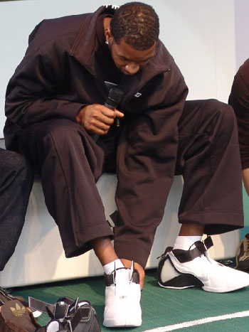 广东大胜后3喜1忧！杜锋终于开窍，王洪泽接班二飞，杜润旺退化（广东大胜三喜一忧：杜锋用人见效，王洪泽接棒二飞，杜润旺状态下滑）