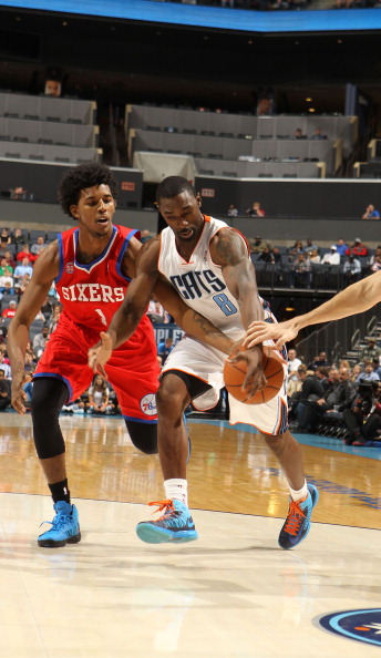 瓦塞尔超越鲍文升至马刺队史三分榜第四位（瓦塞尔超越鲍文，位列马刺队史三分第4）